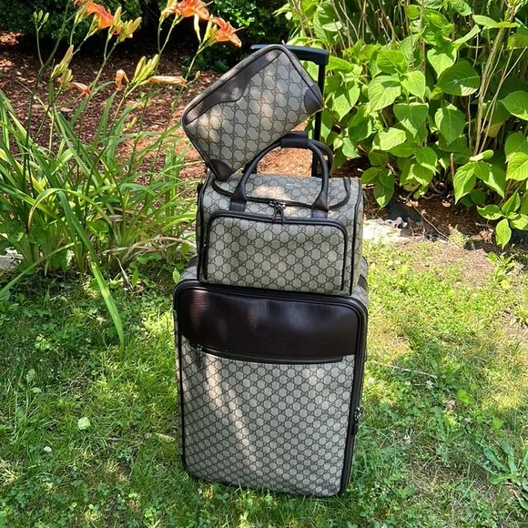🦁 Gucci GG Supreme Travel Set - Picture 7 of 17